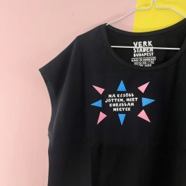   Ma később jöttem, mert korábban megyek! - free-size női póló