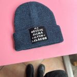 Az ország állna ilyen lábakon sapka