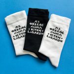 Az ország állna ilyen lábakon zokni